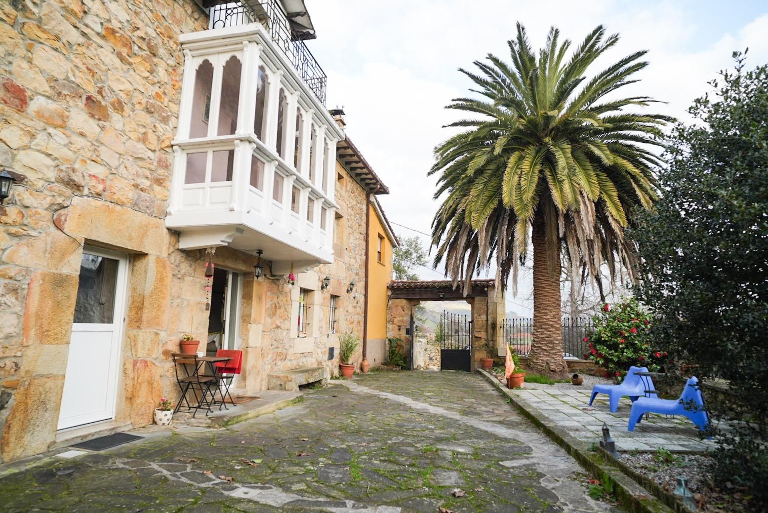 Exterior view of House or chalet for sale in Corvera de Toranzo  with Heating, Private garden and Balcony