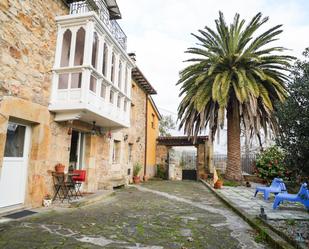 Vista exterior de Casa o xalet en venda en Corvera de Toranzo amb Calefacció, Jardí privat i Balcó