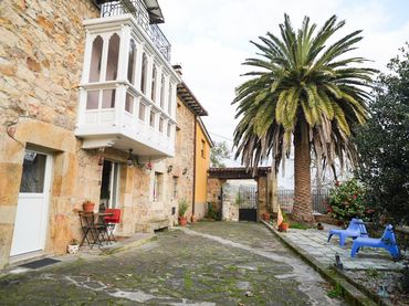 Casa con balcón en venta en Corvera de Toranzo