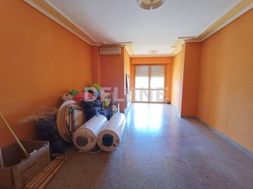 Piso con balcón en venta en Hellín