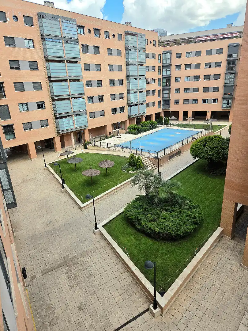 Piscina de Piso en venta en Madrid con Aire acondicionado, Calefacción y Jardín privado