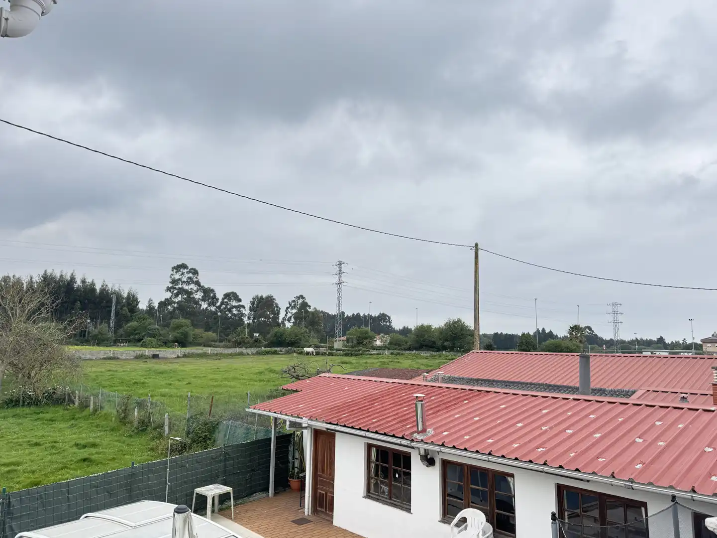 Vista exterior de Casa o xalet en venda en Castrillón amb Calefacció, Jardí privat i Parquet