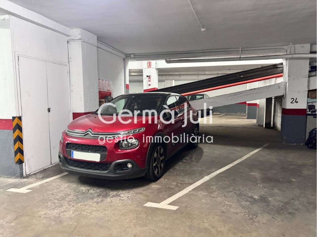 Aparcament de Garatge en venda en Badalona
