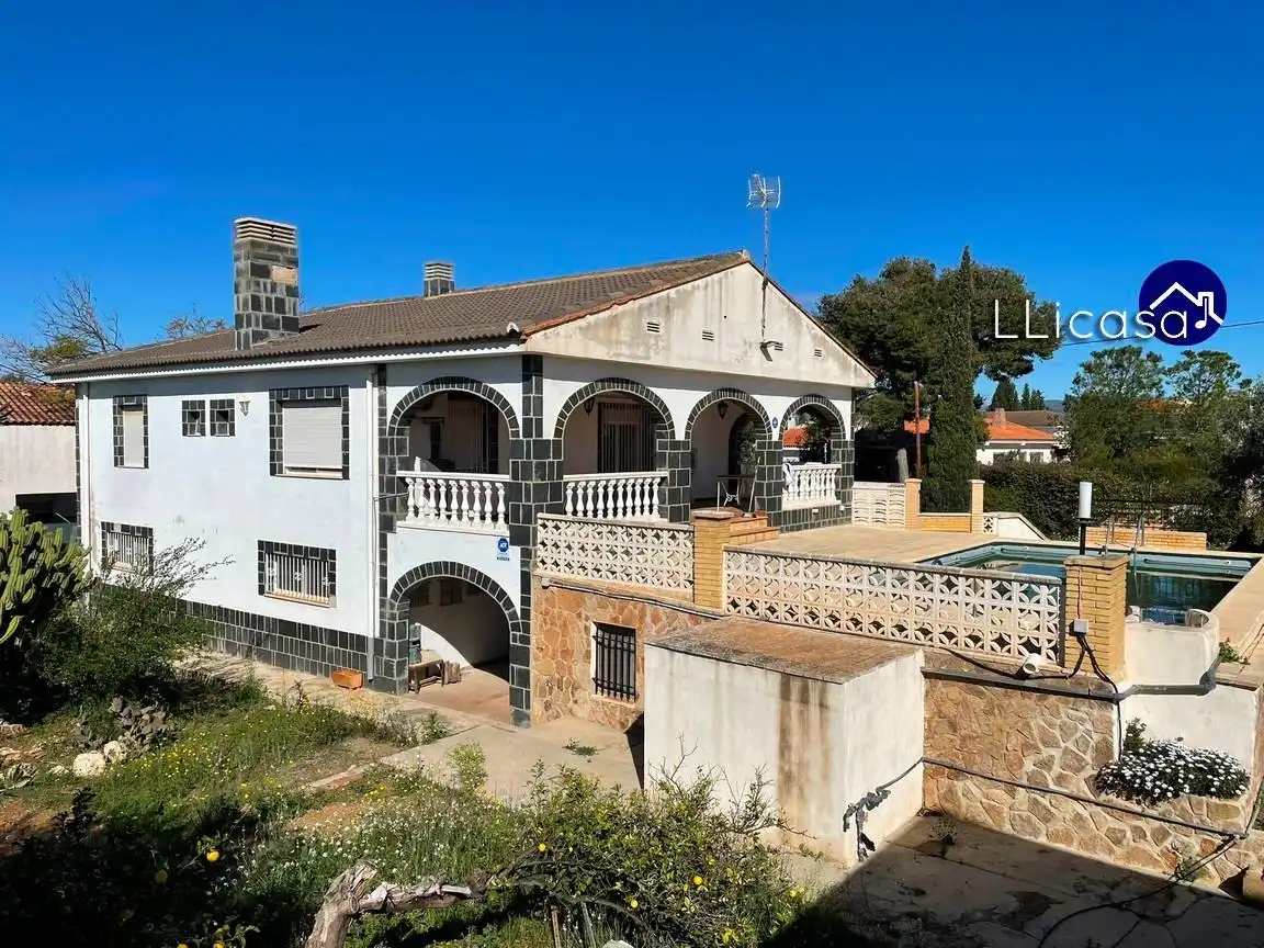 Vista exterior de Casa o chalet en venta en La Pobla de Vallbona con Calefacción, Jardín privado y Terraza