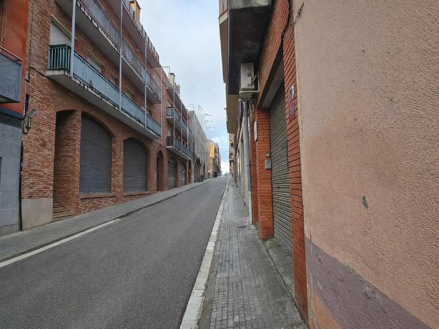 Vista exterior de Pis en venda en Montcada i Reixac amb Terrassa