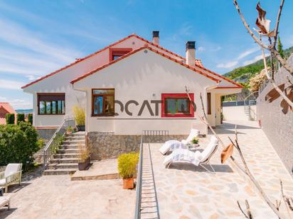 Exterior view of House or chalet for sale in San Lorenzo de El Escorial  with Air Conditioner, Heating and Private garden