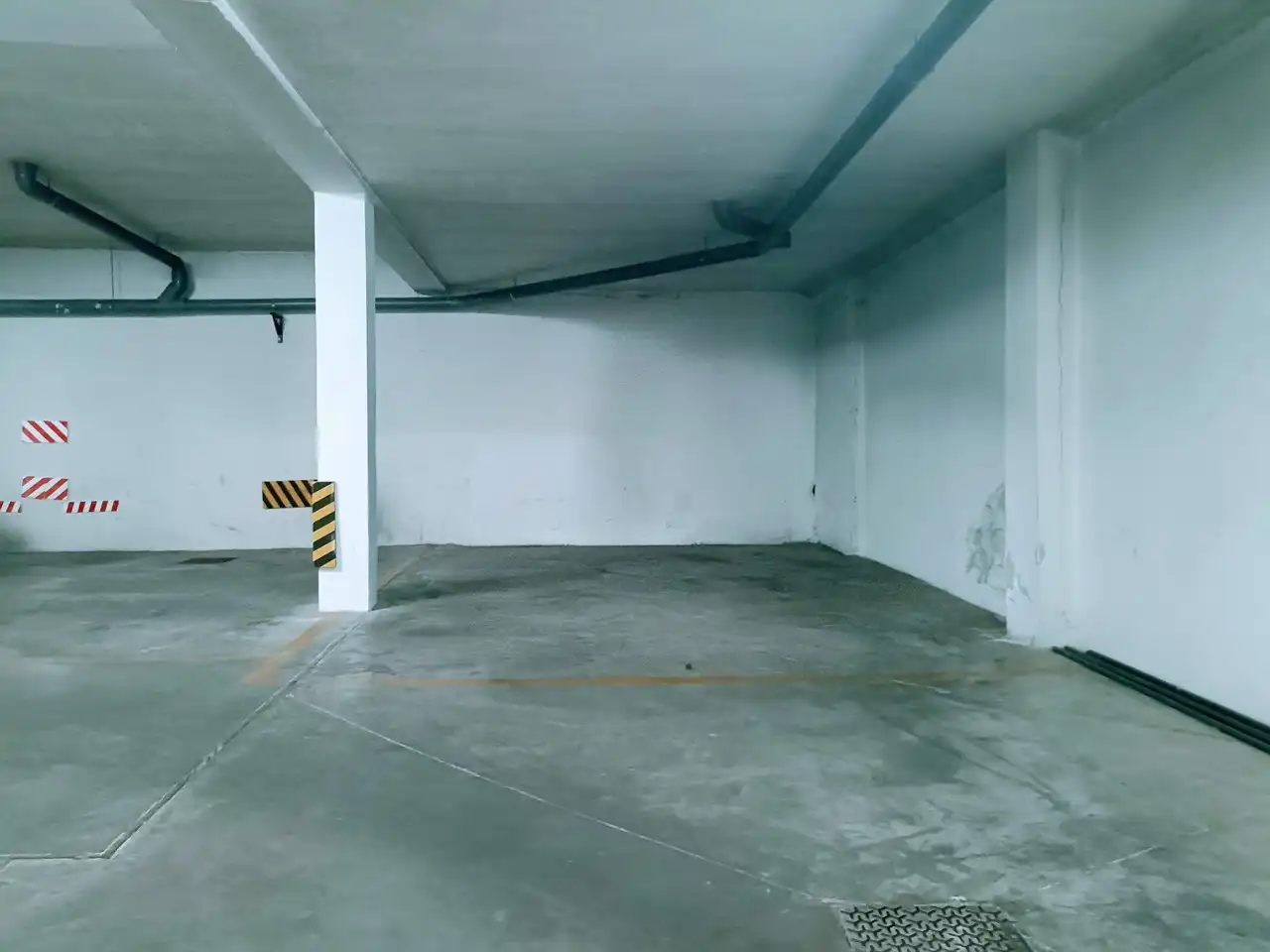 Parking de Dúplex de alquiler en Madrid con Aire acondicionado, Amueblado y Horno