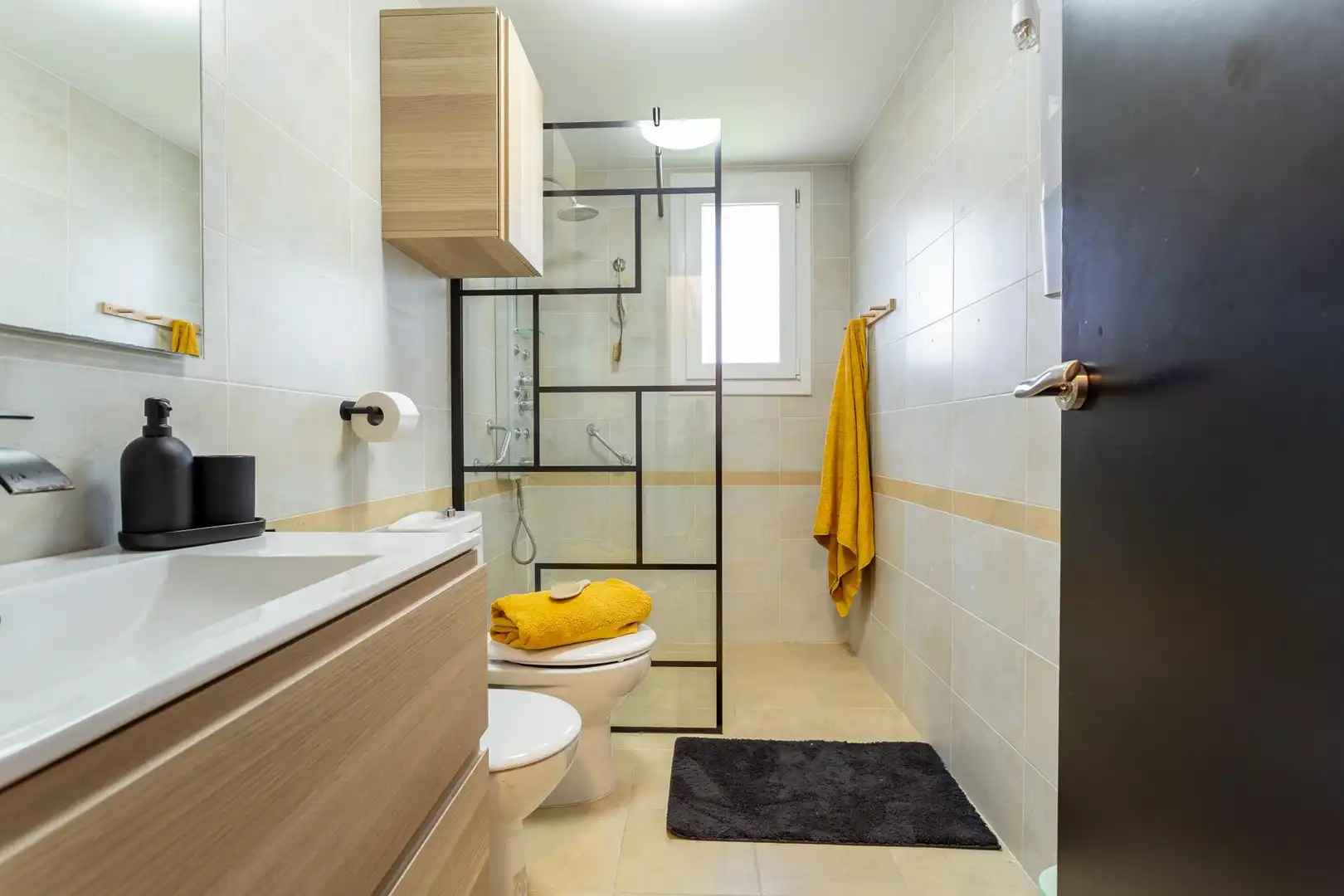 Badezimmer von Dachboden zum Verkauf in Vila-seca mit Terrasse und Schwimmbad