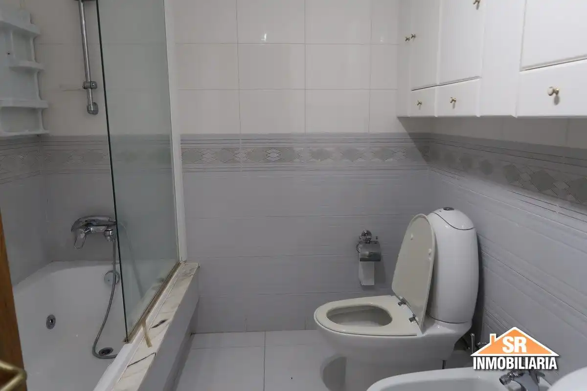 Baño de Casa adosada de alquiler en Sada (A Coruña) con Calefacción, Parquet y Terraza