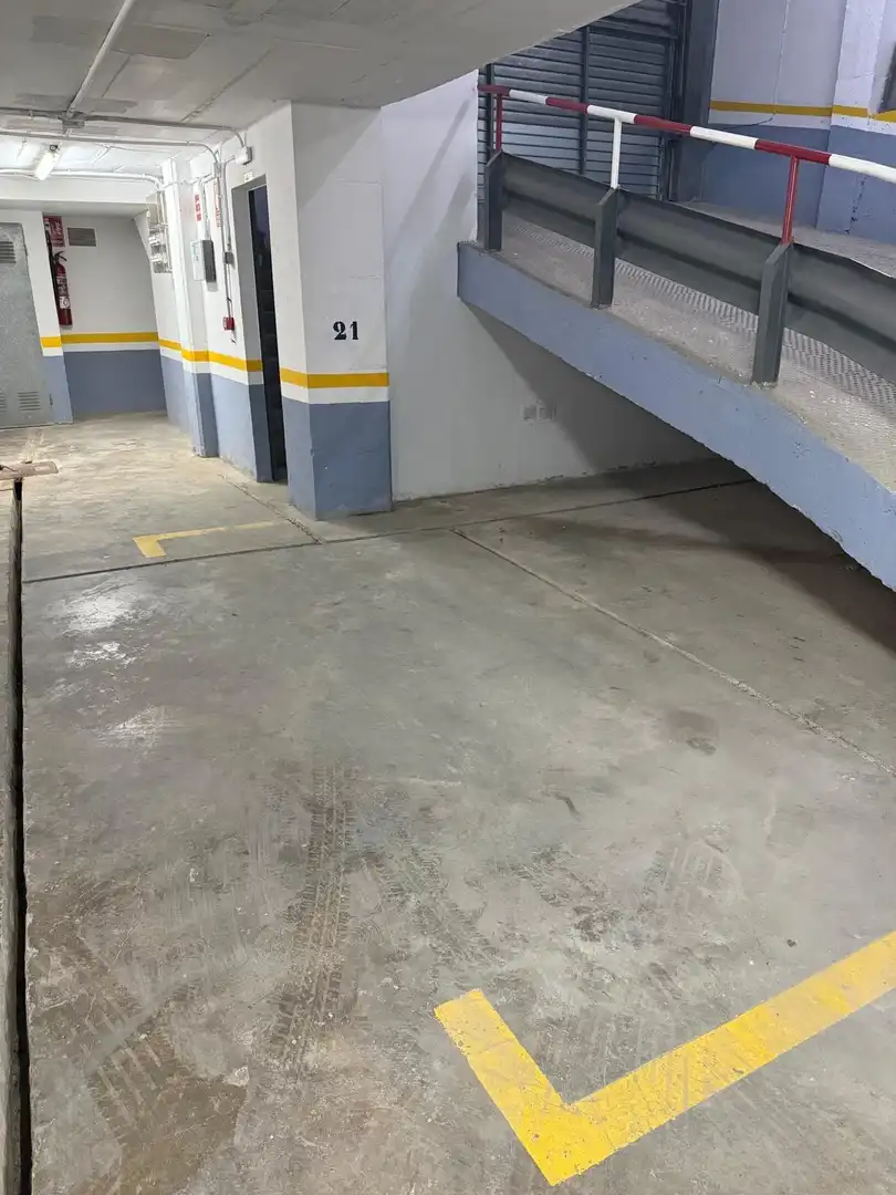 Einzelparkplatz zum Verkauf in Calle de Lleida