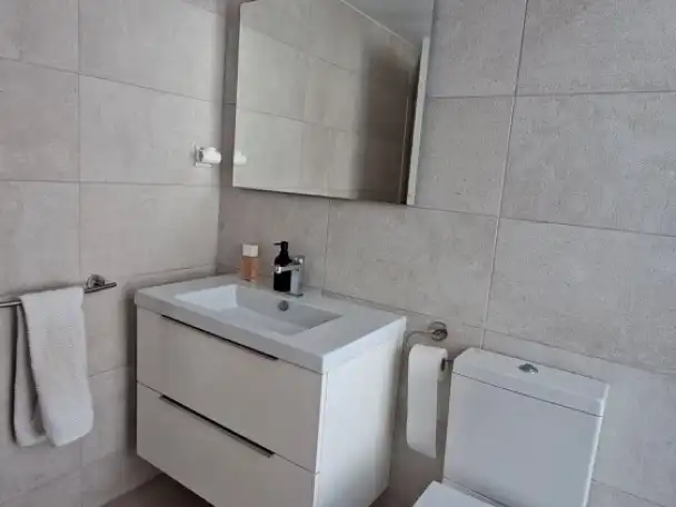 Badezimmer von Wohnung zum Verkauf in  Tarragona Capital mit Klimaanlage, Terrasse und Schwimmbad