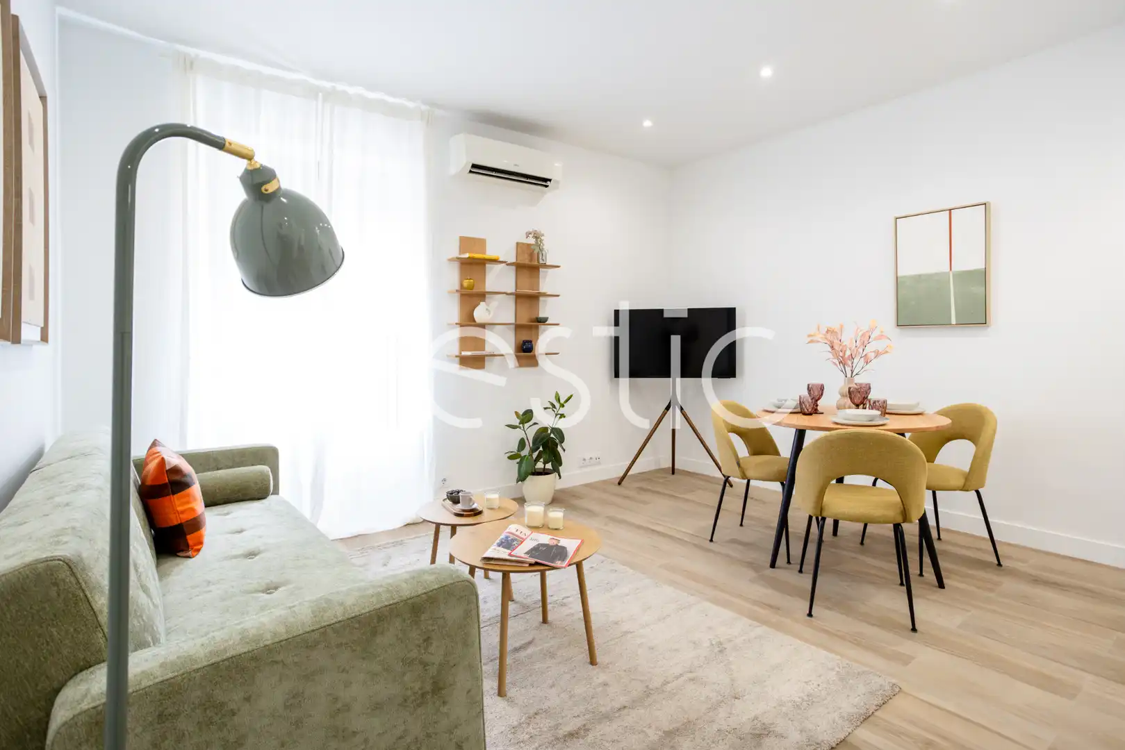 Sala d'estar de Apartament de lloguer en Madrid amb Aire condicionat, Calefacció i Moblat