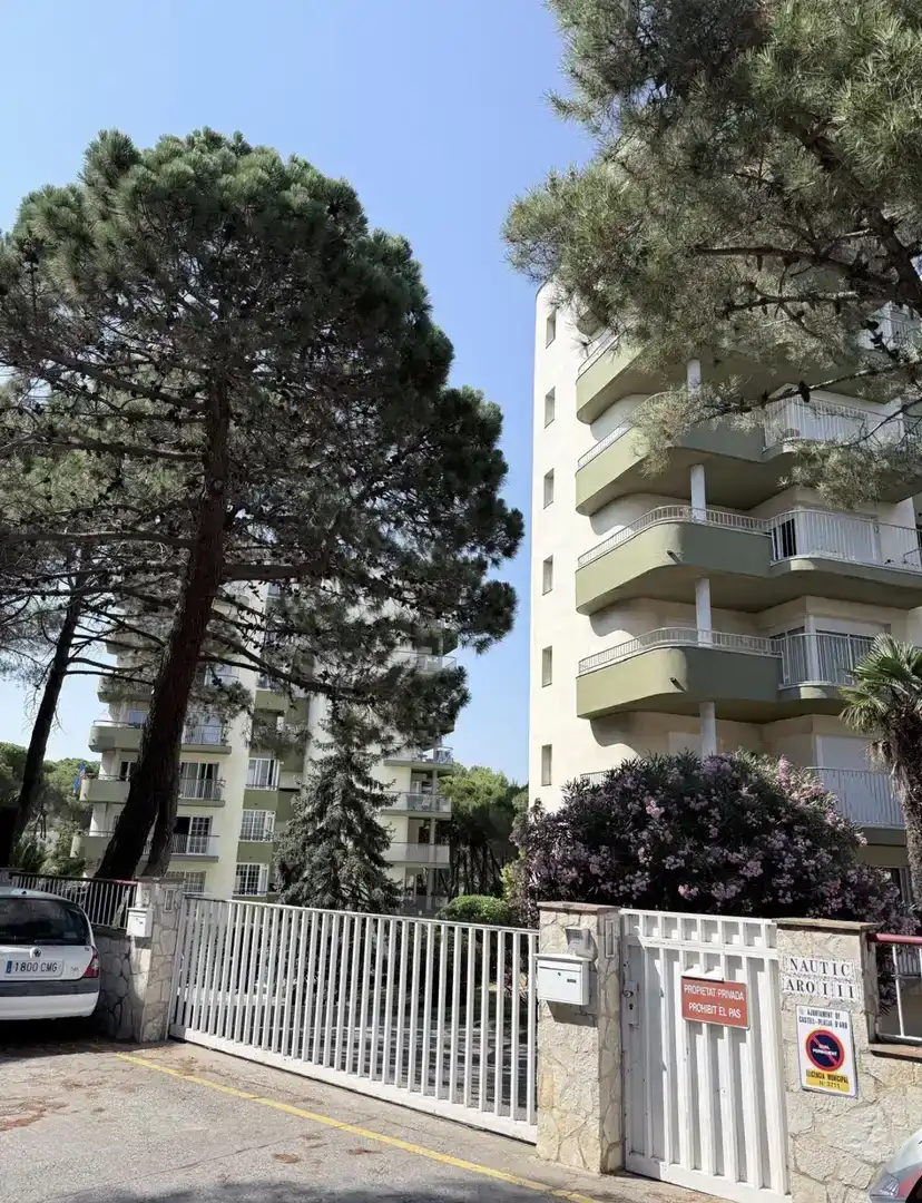 Vista exterior de Pis en venda en Castell d'Aro, Platja d'Aro i s'Agaró amb Aire condicionat, Piscina i Balcó