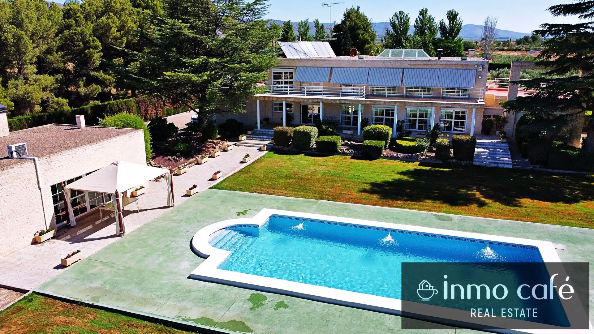Piscina de Casa o xalet en venda en Villena amb Aire condicionat, Calefacció i Terrassa