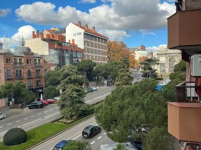 Exterior view of Flat to rent in  Madrid Capital  with Air Conditioner, Heating and Parquet flooring