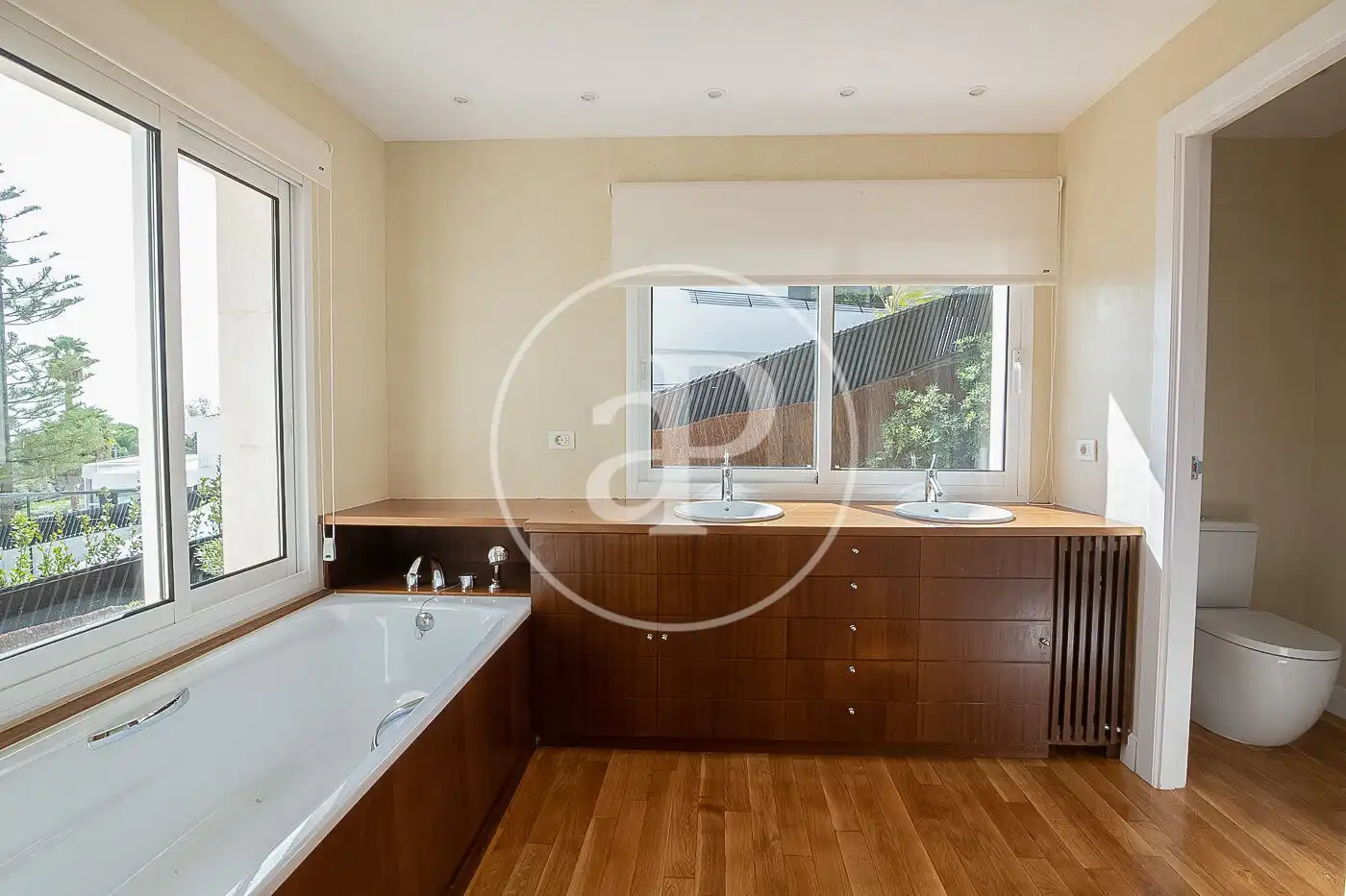 Bathroom of Houses for rent in Barcelona  with Air Conditioner, Heating and Private garden