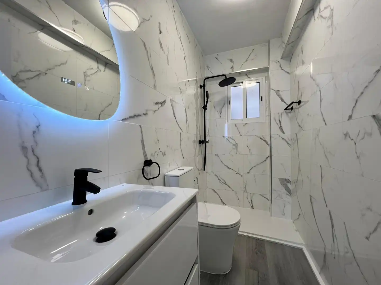 Bathroom of Flat for sale in Córdoba