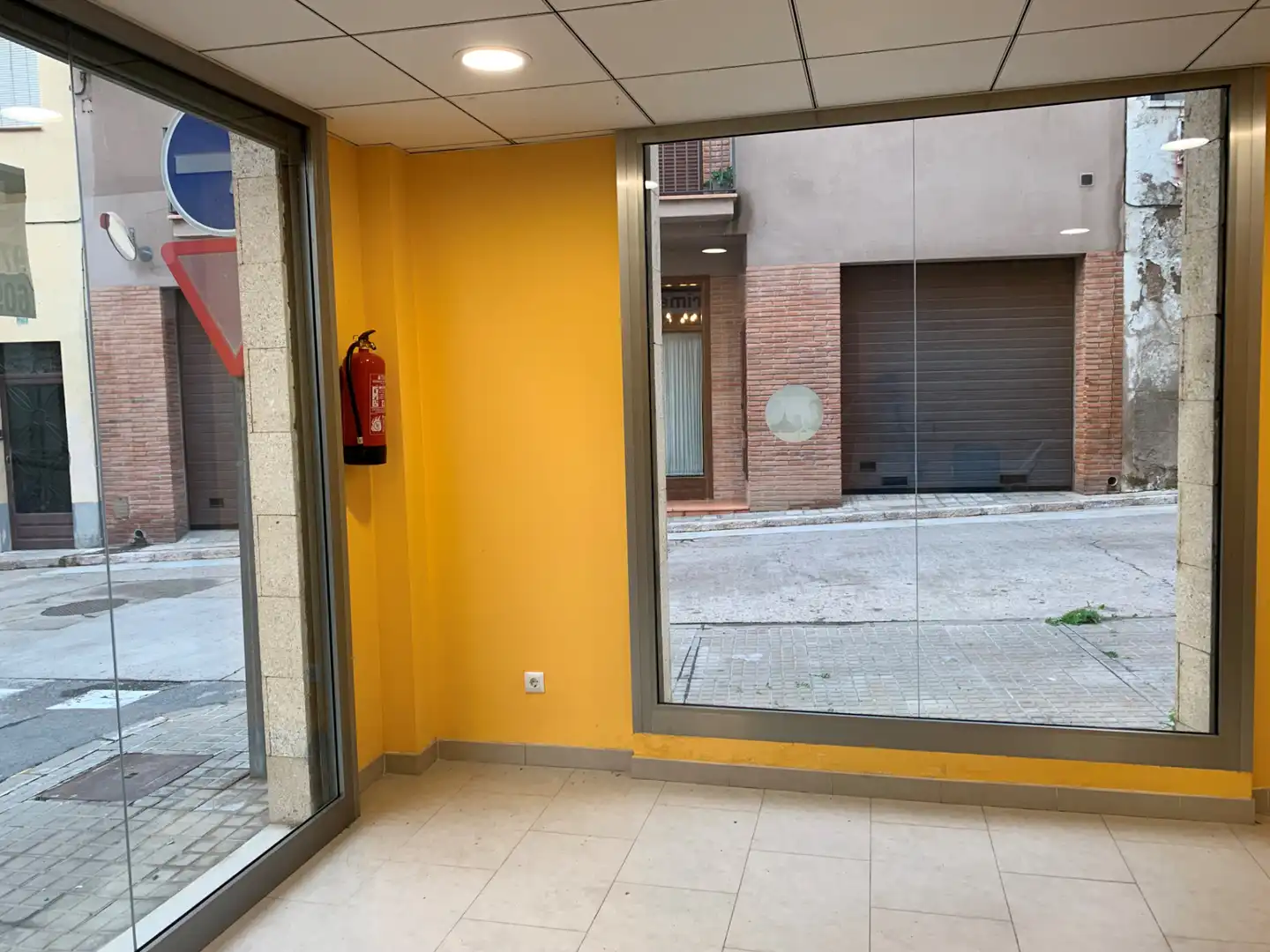 Gewerbefläche zum Verkauf in Carrer d'Enric Castro Casanovas 1, imagen 2