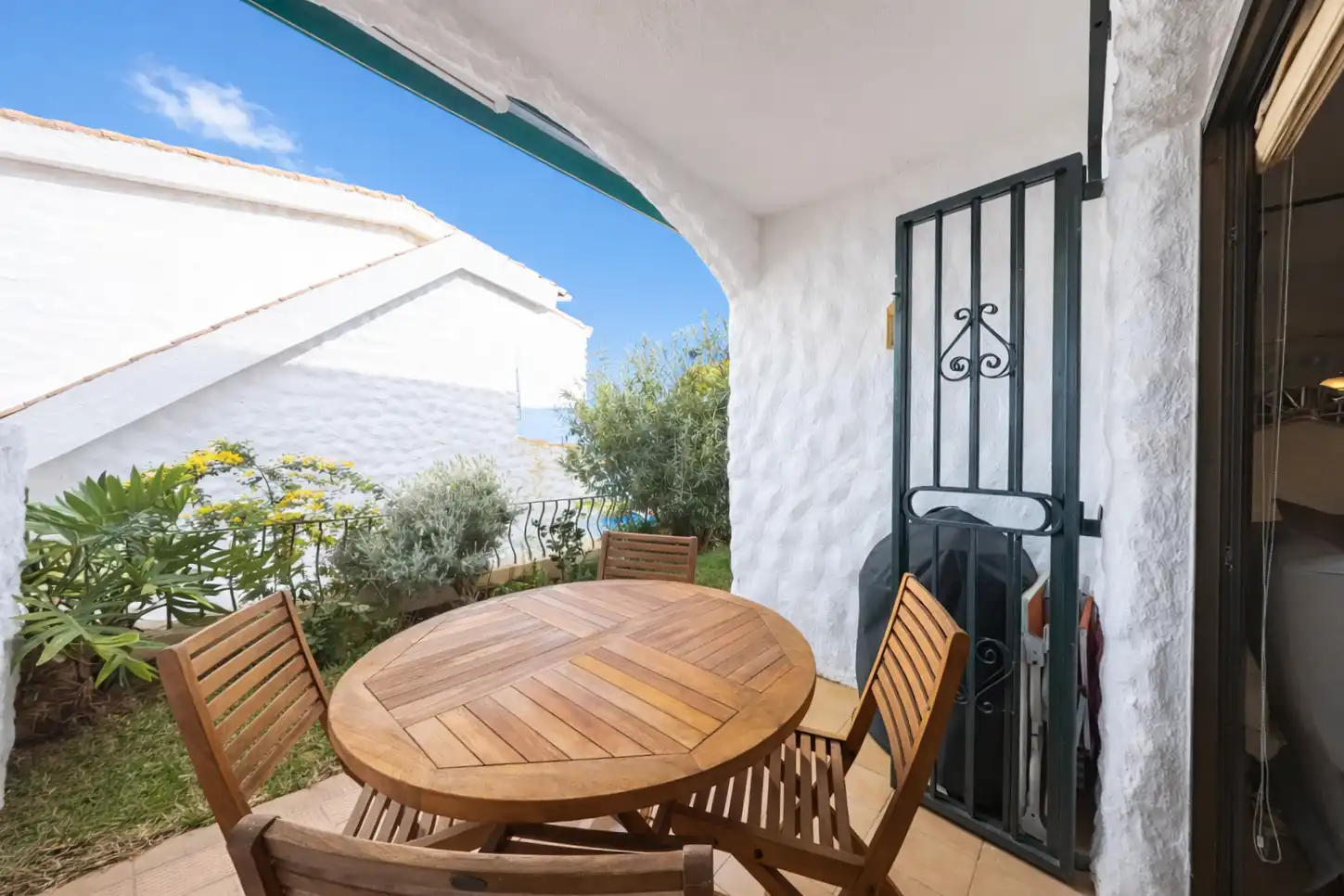 Garten von Einfamilien-Reihenhaus zum Verkauf in Adeje mit Privatgarten, Terrasse und Möbliert