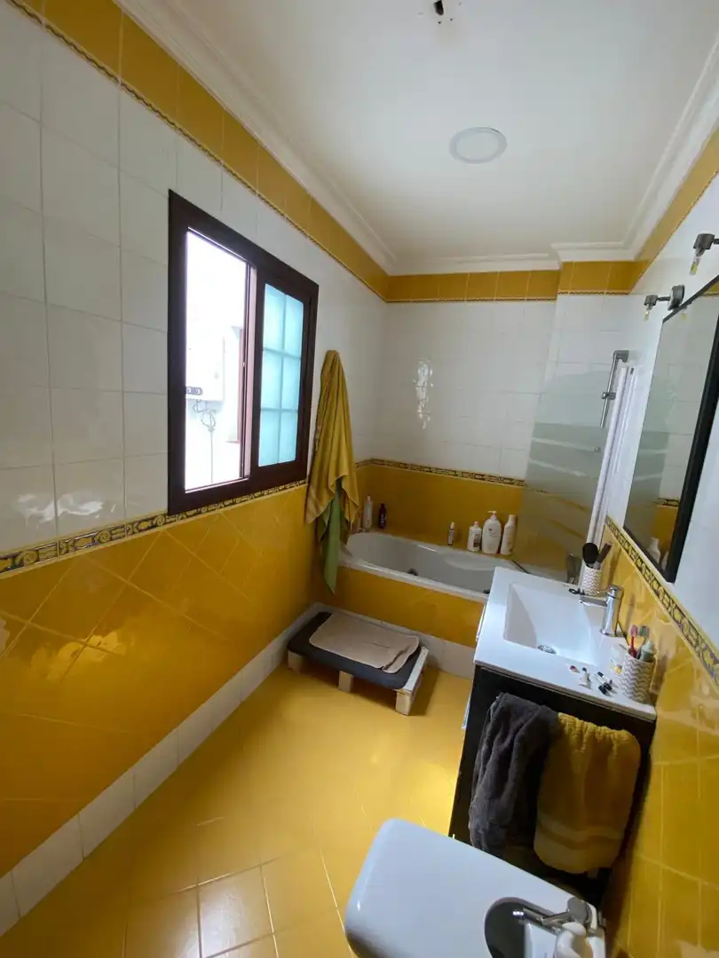 Bathroom of Flat for sale in Morón de la Frontera