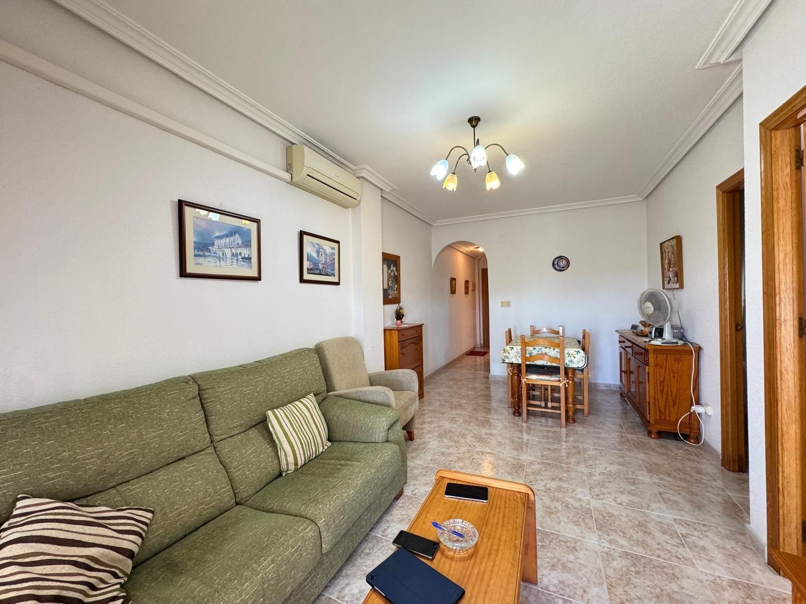Sala d'estar de Apartament en venda en Torrevieja amb Aire condicionat, Calefacció i Jardí privat