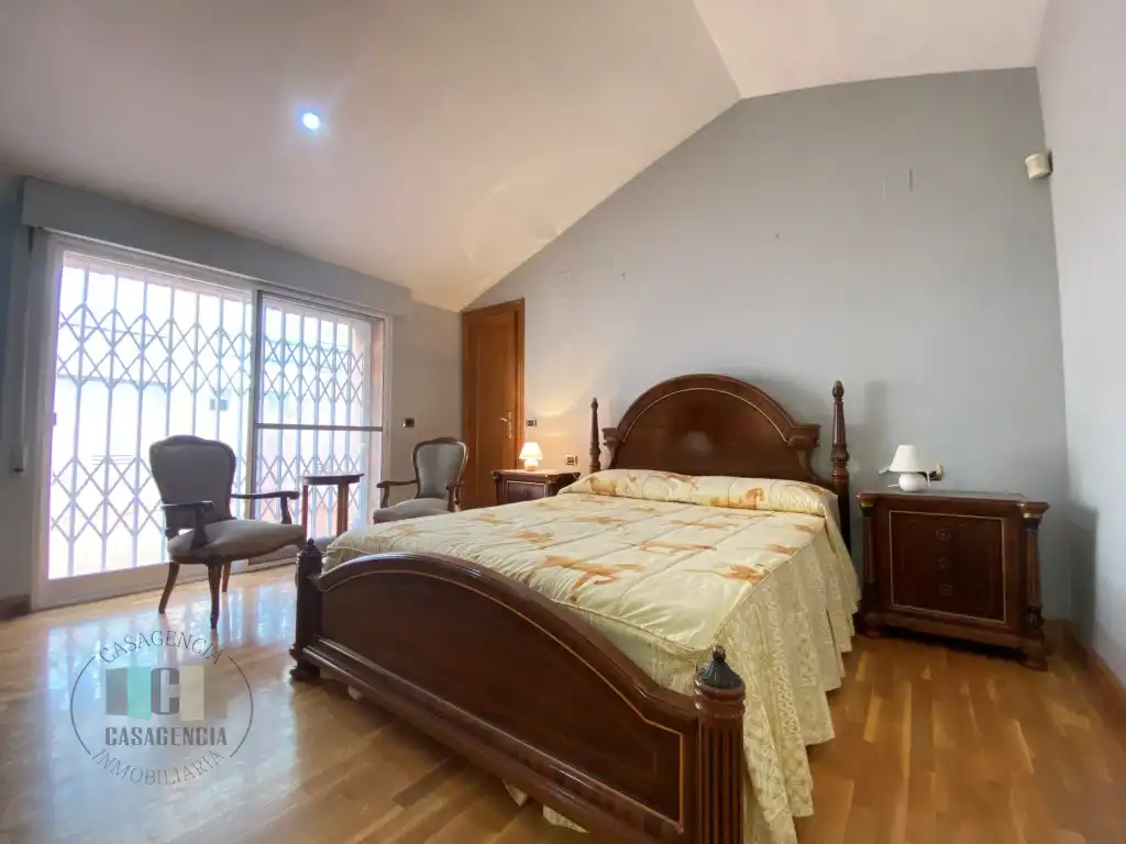 Duplexes for sale in Calle Poeta Verdaguer, Hospital - Plaza del Real