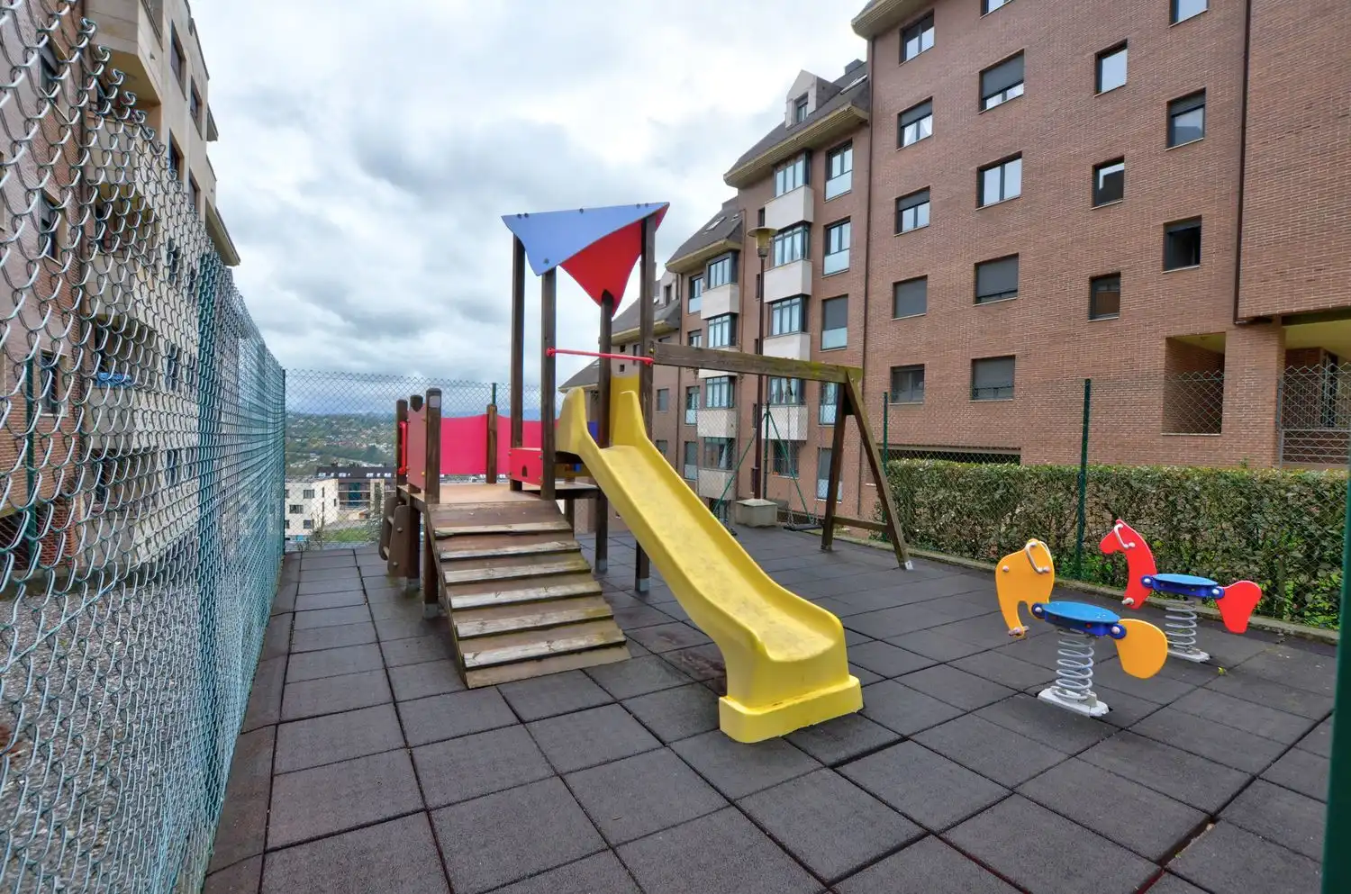 Terraza de Piso en venta en Oviedo  con Aire acondicionado, Calefacción y Jardín privado