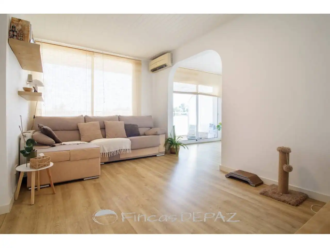 Sala de estar de Ático en venta en Castelldefels con Aire acondicionado, Calefacción y Parquet