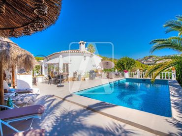 Xalet amb piscina en venda a Cala Advocat - Baladrar