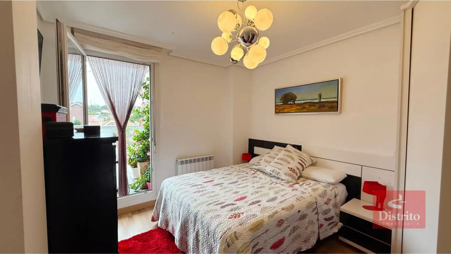 Schlafzimmer von Dachboden zum Verkauf in Miengo mit Heizung, Terrasse und Abstellraum
