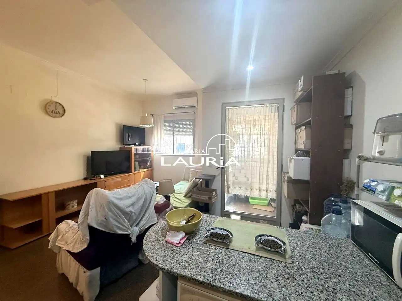 Exterior view of Ground floor for sale in Valencia  with Air Conditioner and Furnished