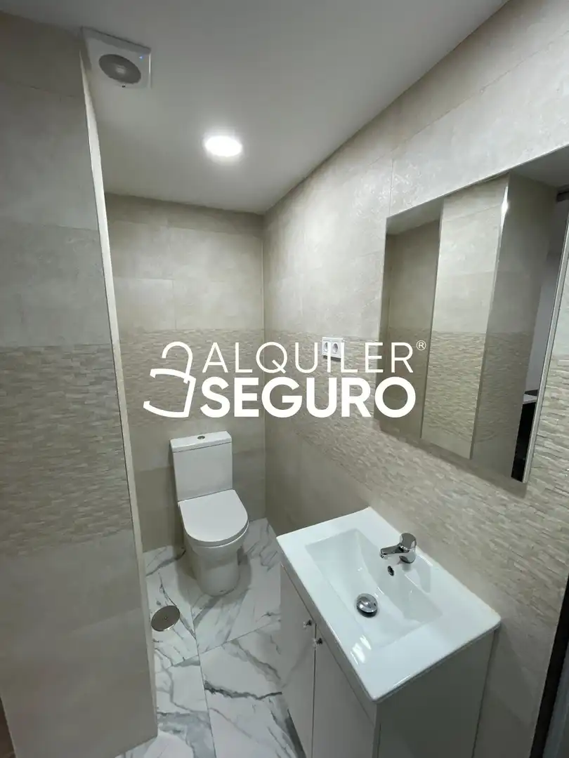 Bany de Loft de lloguer en Madrid amb Aire condicionat