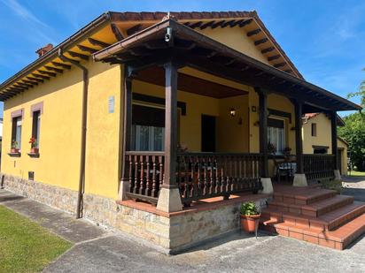 Vista exterior de Casa o xalet en venda en Los Corrales de Buelna  amb Terrassa