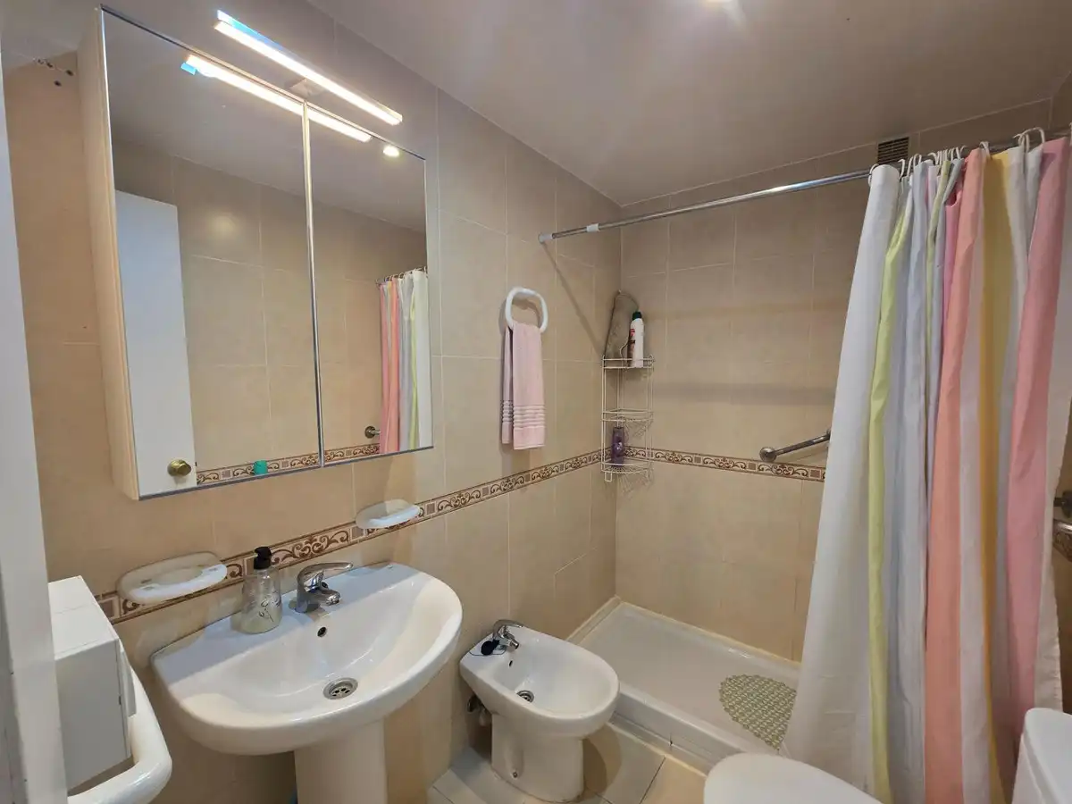Badezimmer von Wohnungen zum Verkauf in Benalmádena mit Klimaanlage, Heizung und Schwimmbad