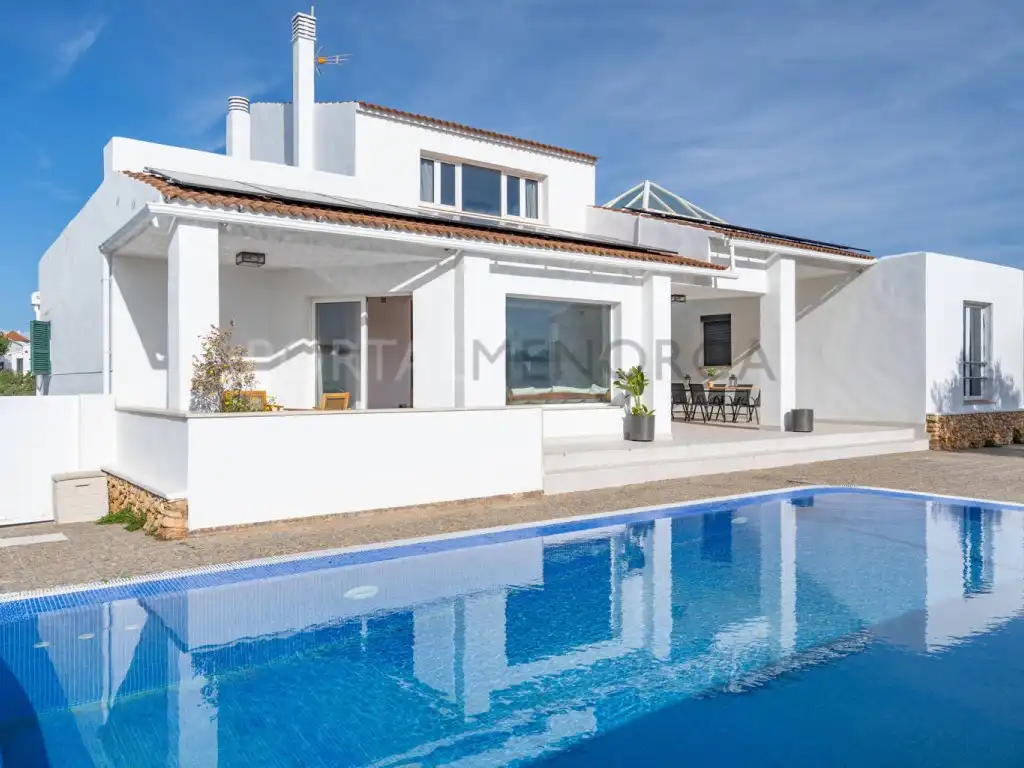 Vista exterior de Casa o xalet en venda en Ciutadella de Menorca amb Piscina