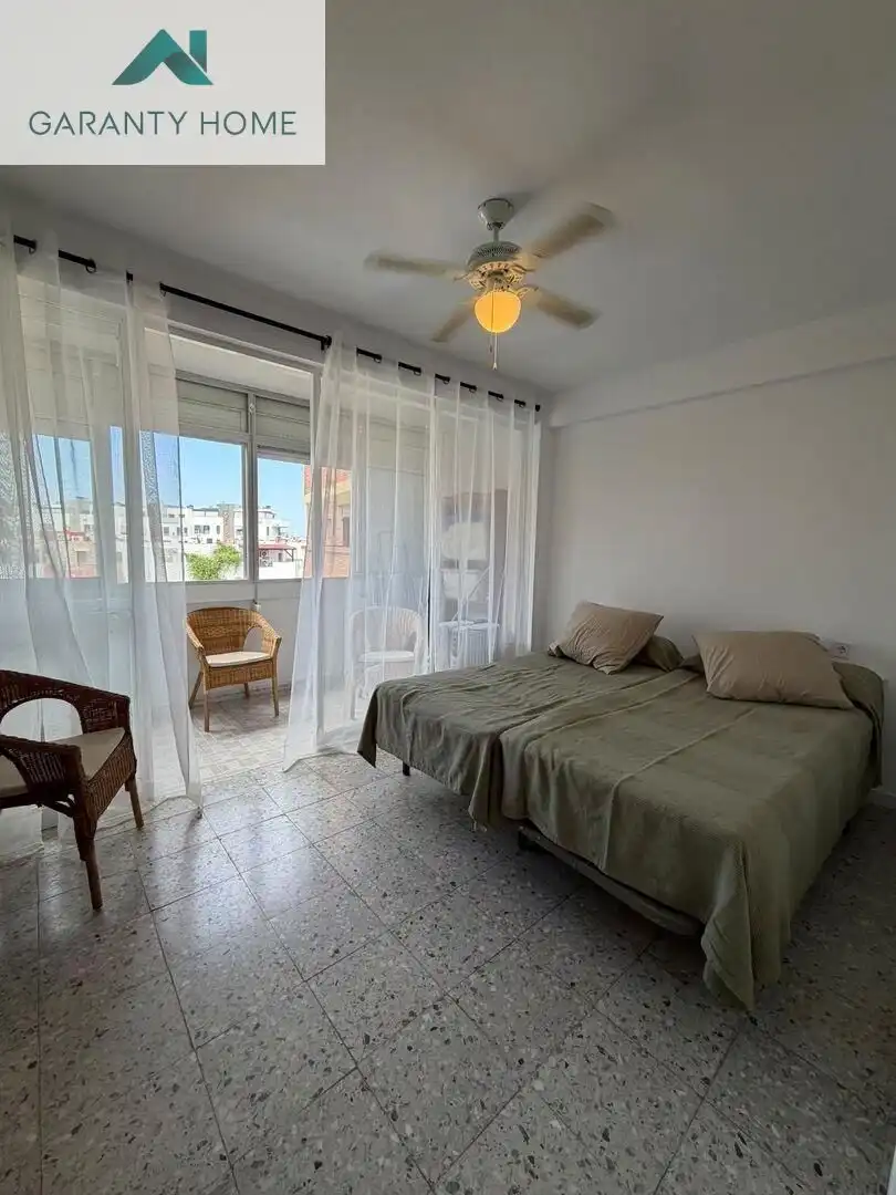 Habitación de Piso de alquiler en Torremolinos con Amueblado, Balcón y Piscina comunitaria