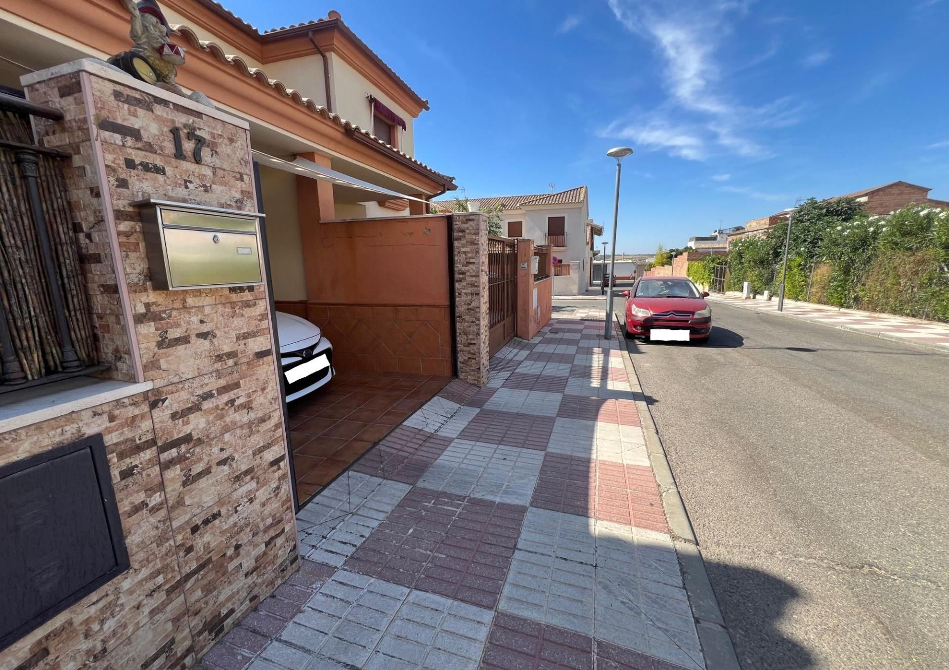 Exterior view of House or chalet for sale in La Victoria  with Air Conditioner, Heating and Terrace