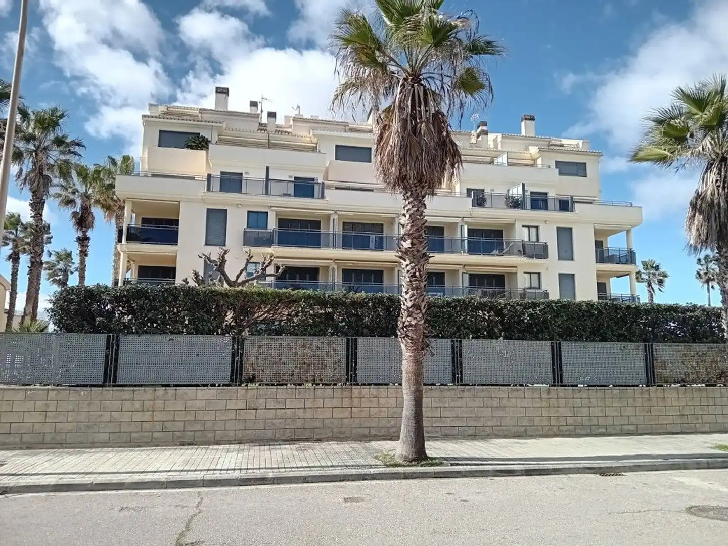 Vista exterior de Pis en venda en Valencia amb Aire condicionat, Calefacció i Jardí privat