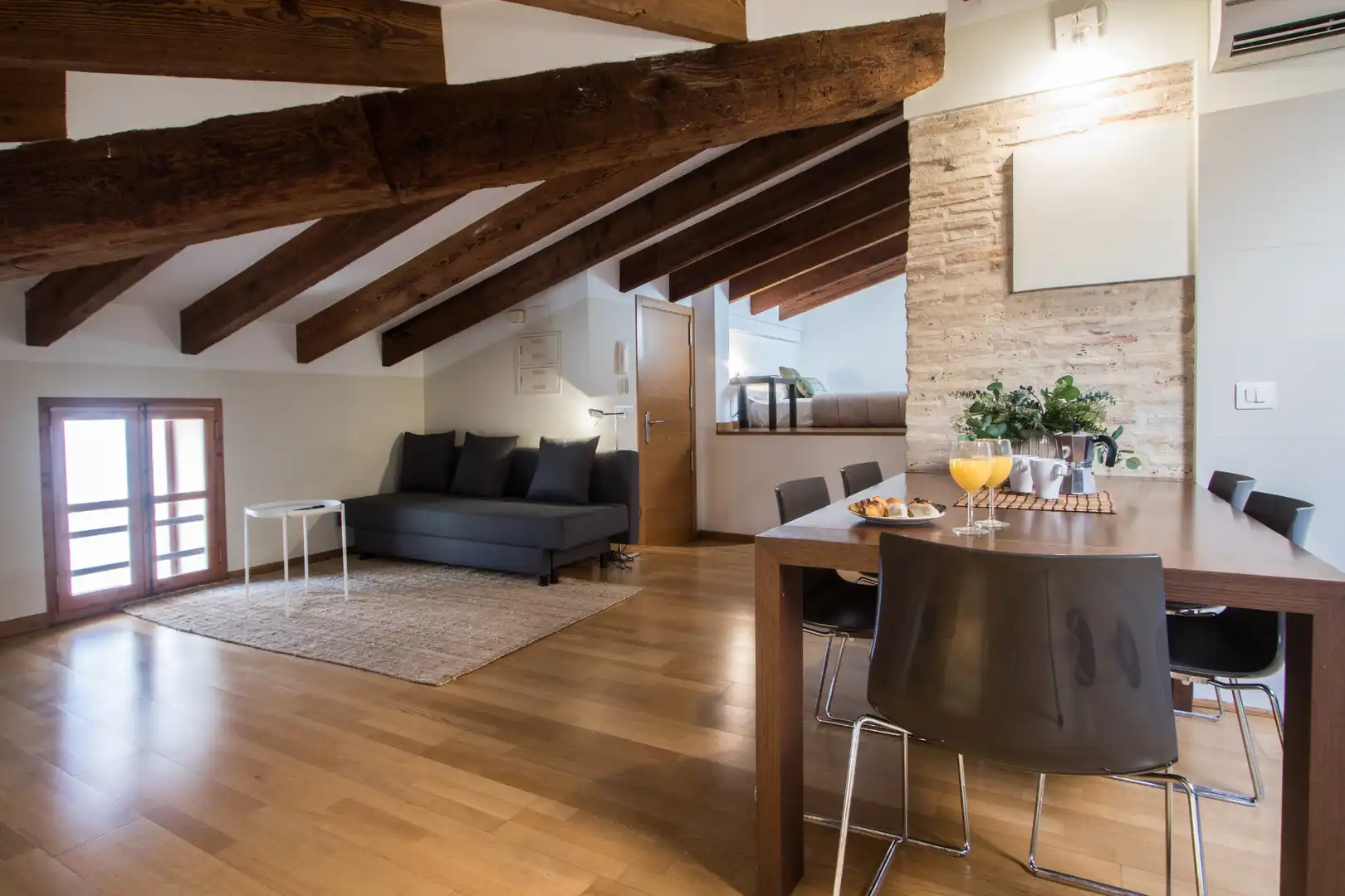 Sala d'estar de Loft de lloguer en Valencia amb Aire condicionat, Calefacció i Parquet