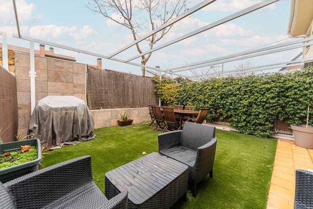 Casa adosada en Venta en Calle Arroyo de los Viales, 34 en Centro Comercial - Hospital