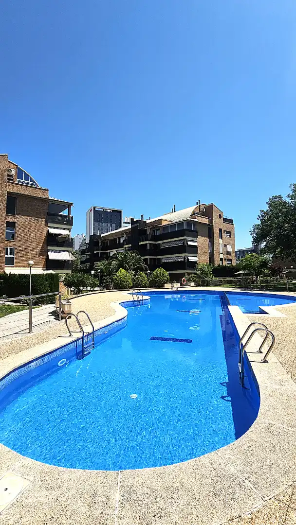 Piscina de Casa adosada en venta en Zaragoza con Aire acondicionado, Calefacción y Jardín privado
