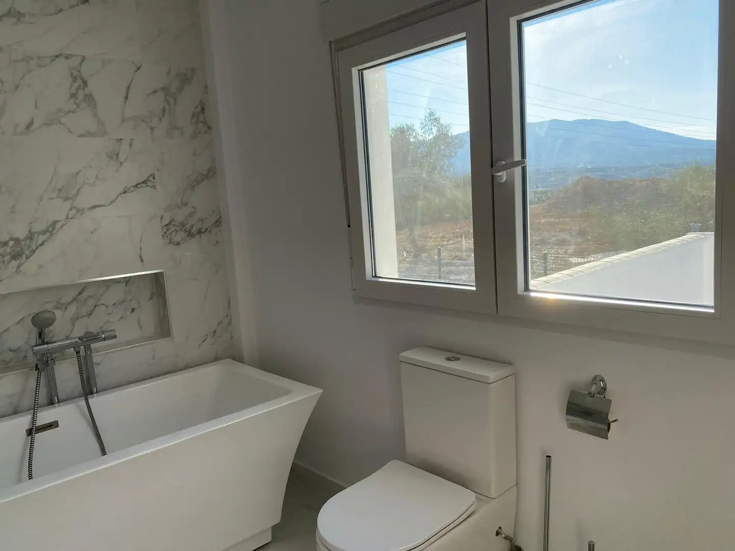 Bathroom of Houses for sale in Alhaurín de la Torre  with Air Conditioner, Heating and Terrace