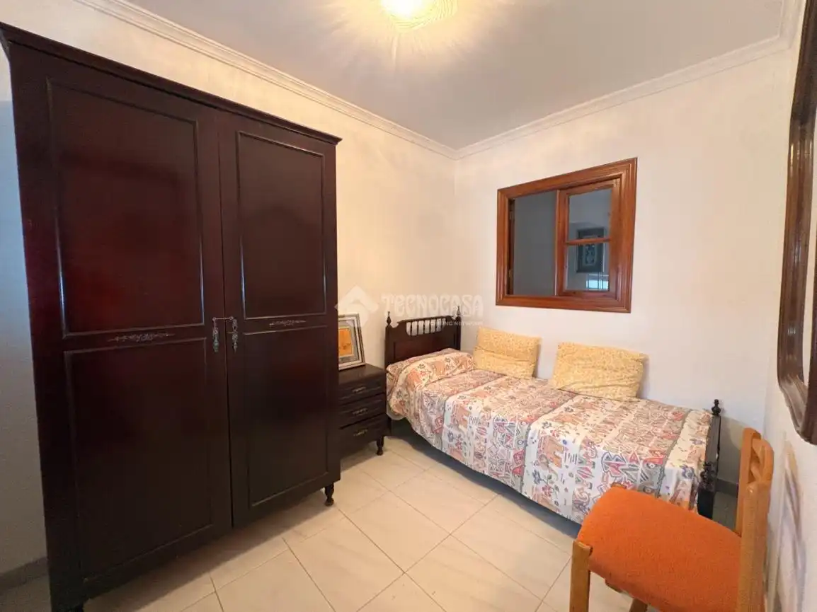 Habitación de Casa adosada en venta en Ardales con Amueblado y Balcón