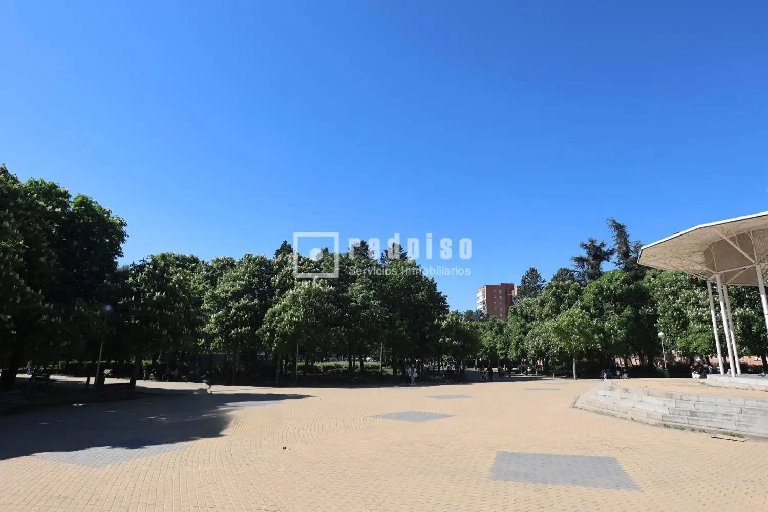 Vista exterior de Piso en venta en Madrid con Calefacción, Parquet y Terraza