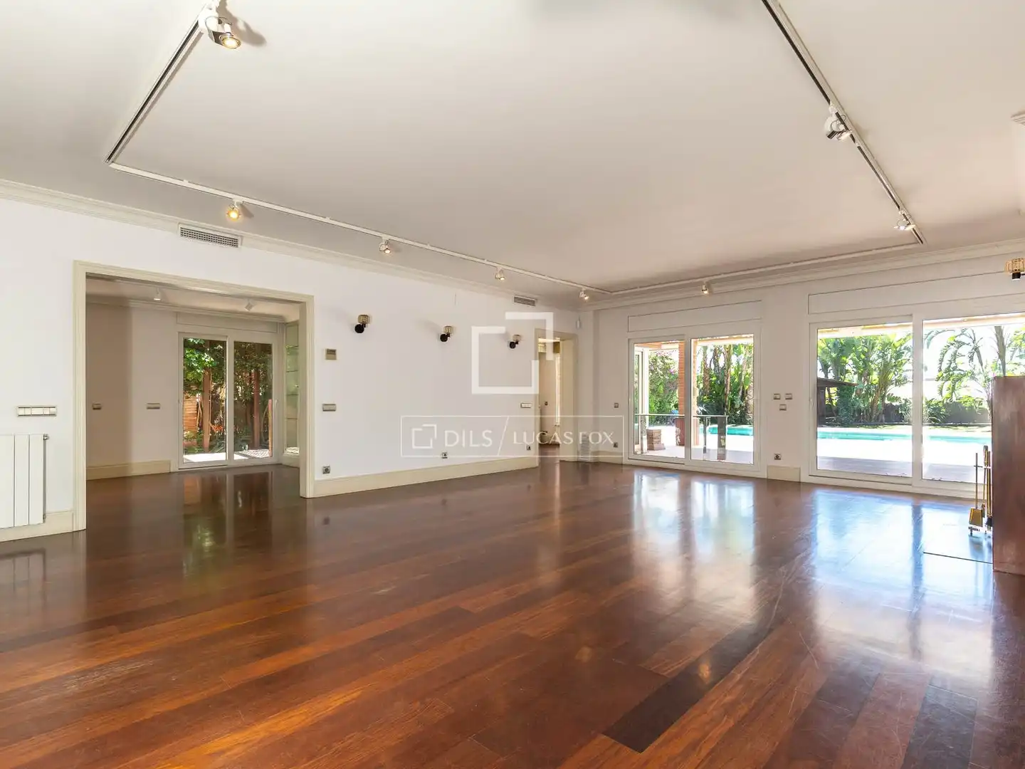 Sala d'estar de Casa o xalet en venda en Sant Just Desvern amb Aire condicionat, Calefacció i Jardí privat
