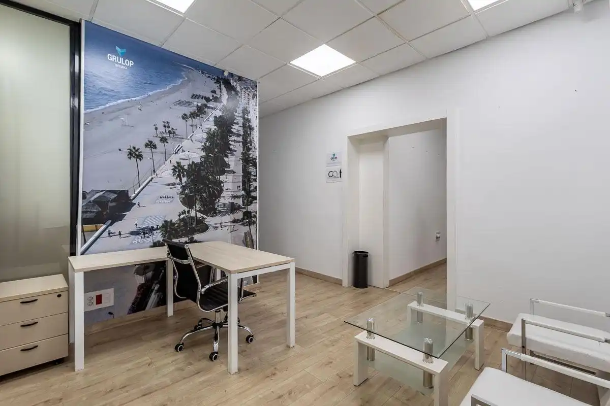 Office for rent in Granada  with Air Conditioner and Furnished