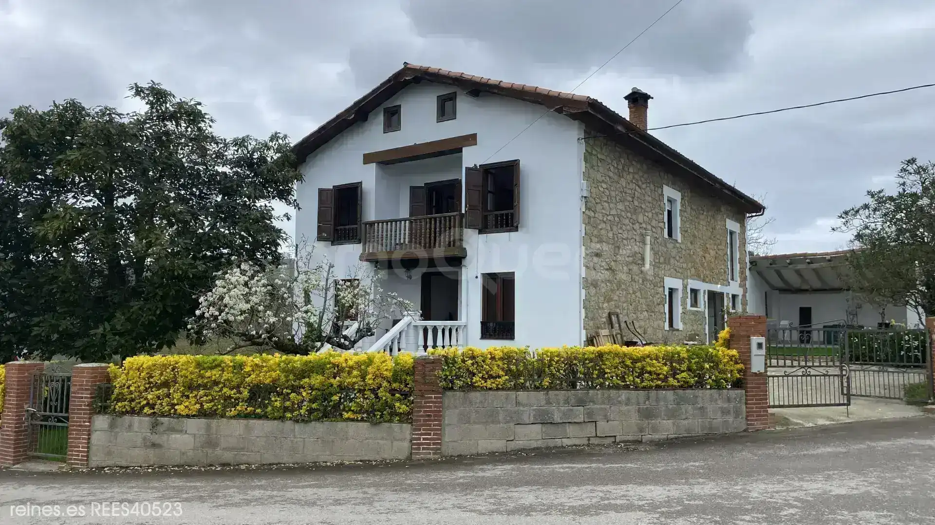 Vista exterior de Casa o chalet en venta en Alfoz de Lloredo con Calefacción, Jardín privado y Amueblado