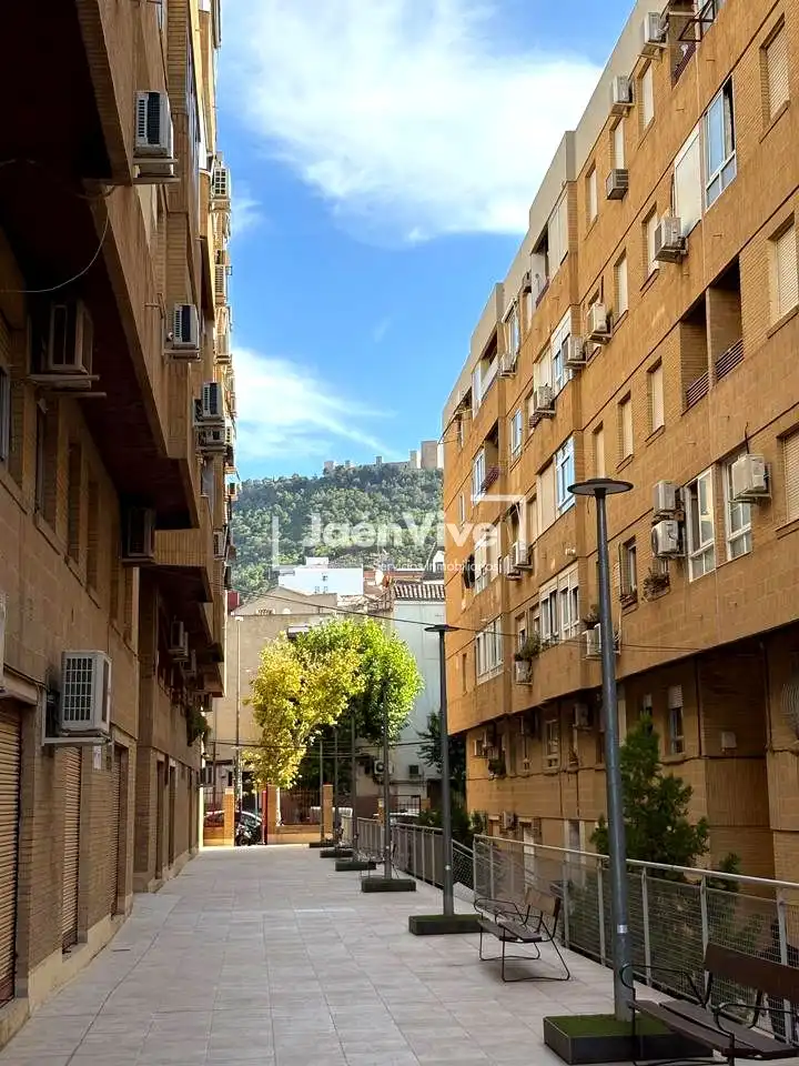 Vista exterior de Pis en venda en Jaén amb Aire condicionat, Calefacció i Terrassa