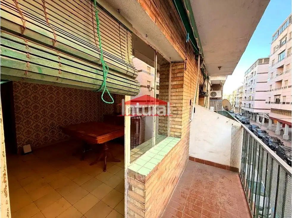 Vista exterior de Pis en venda en Benidorm amb Terrassa