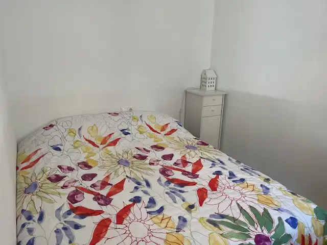 Habitación de Apartamento en venta en Guardamar del Segura con Aire acondicionado, Amueblado y Lavadora